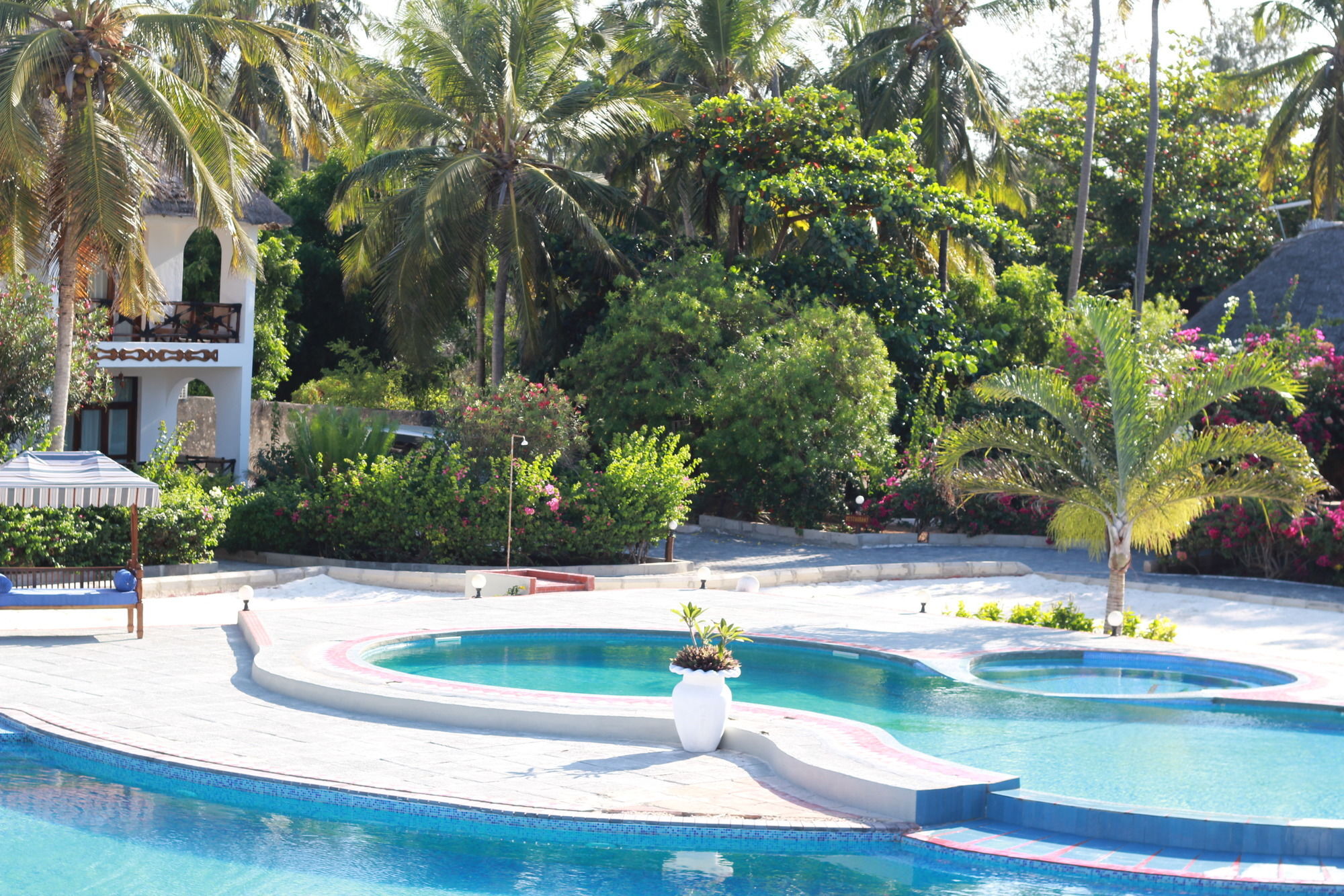 African Sun Sand Sea Beach Resort & Spa Bwejuu Exterior foto