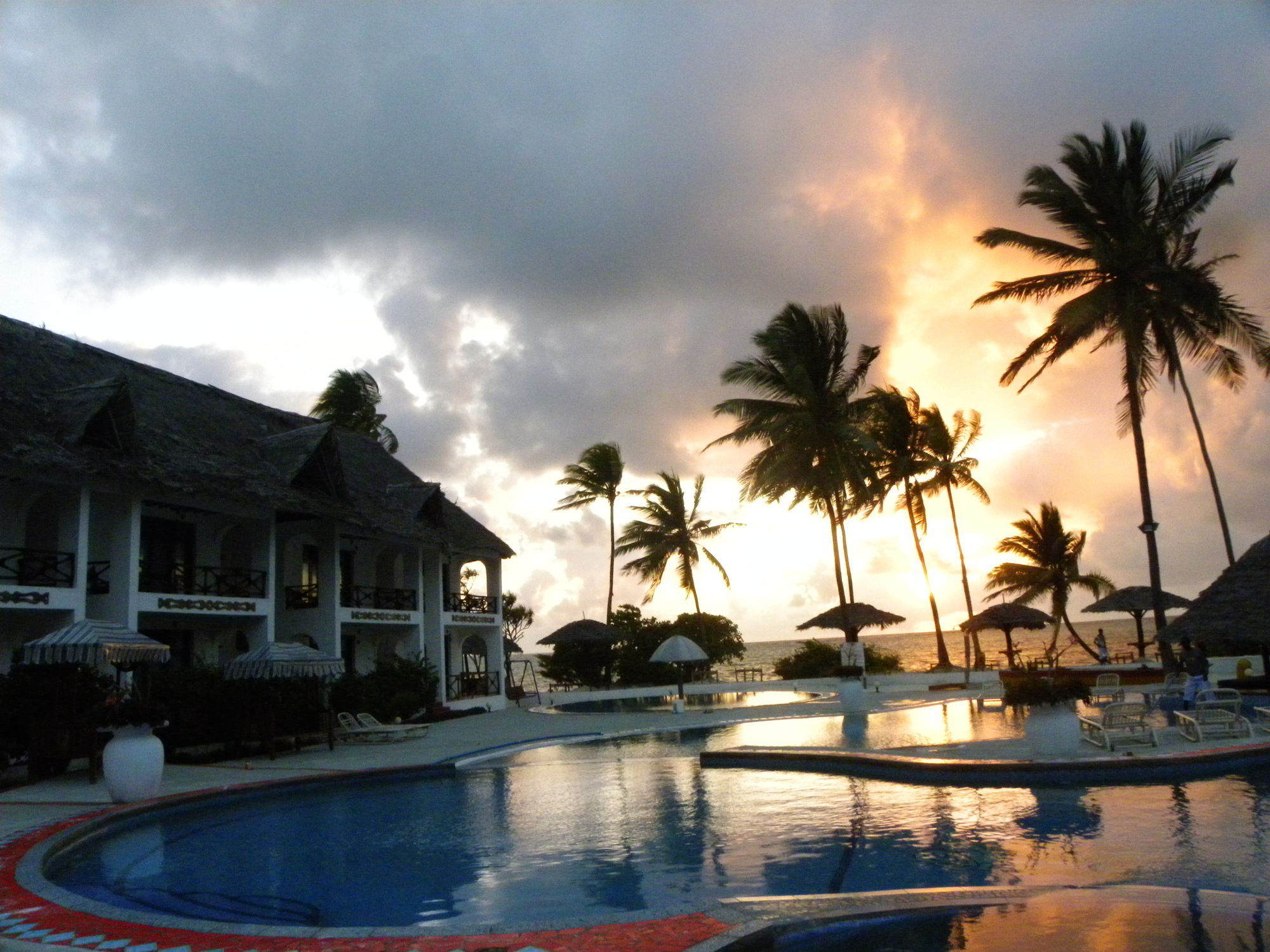 African Sun Sand Sea Beach Resort & Spa Bwejuu Exterior foto